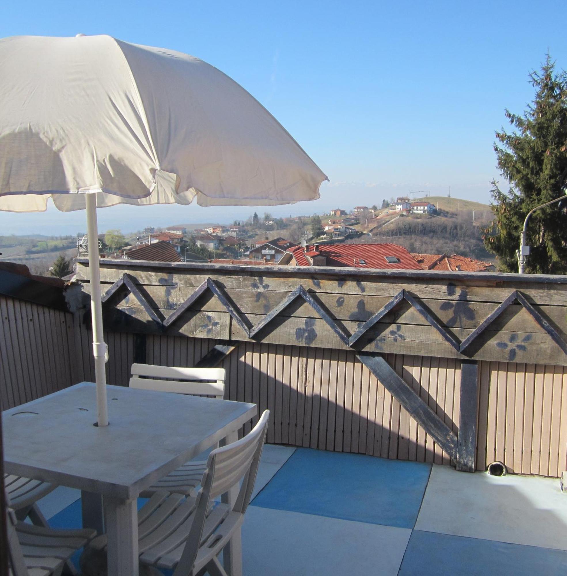 B&B I Colori Dell'Arcobaleno Belvedere Langhe Eksteriør bilde